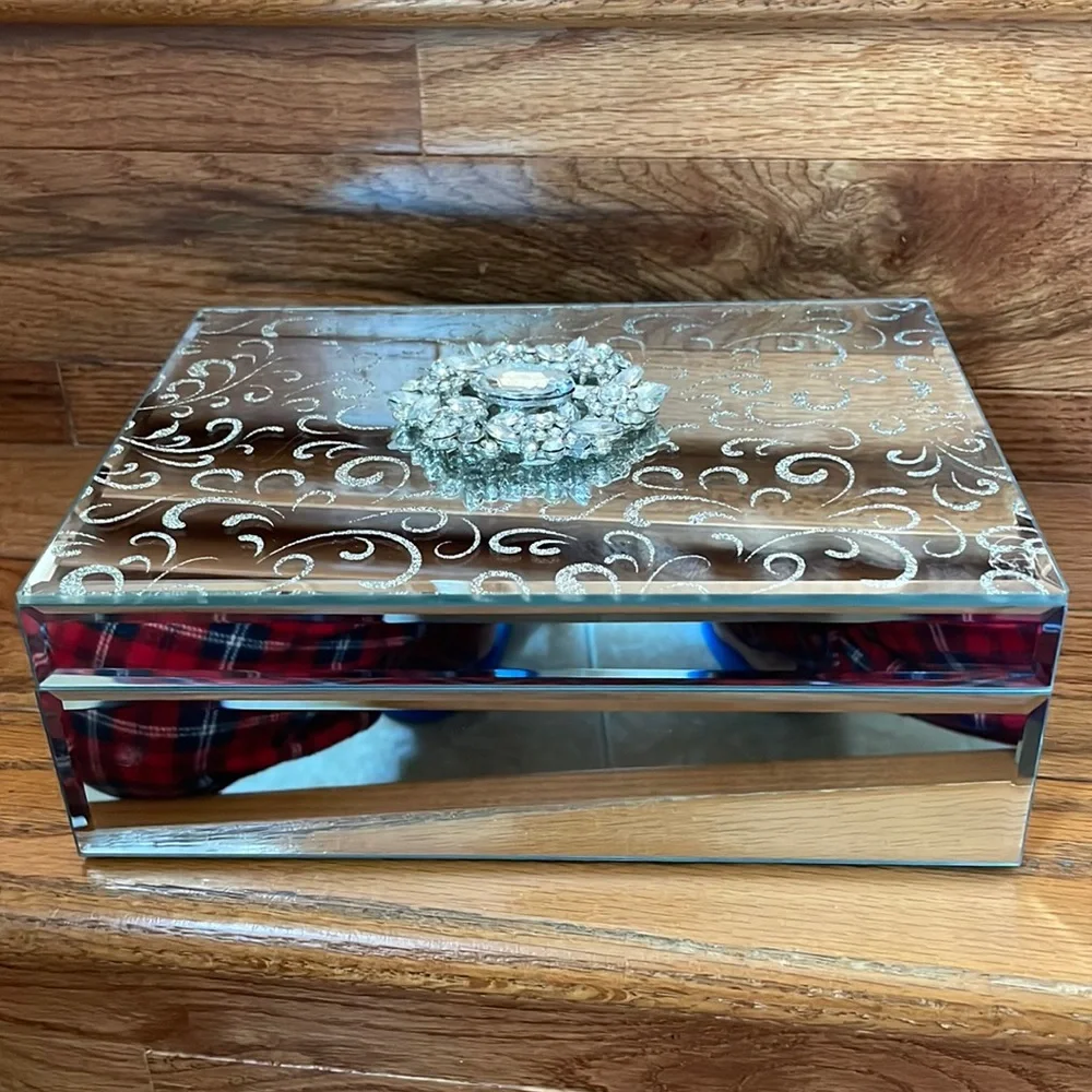 Classic Celebrations Personalized Mirrored Jewelry Box - Picture 1 of 12